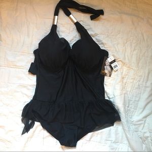 Halter one-piece shaping push-up swimsuit.